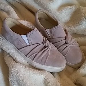 Flat slip on sneakers